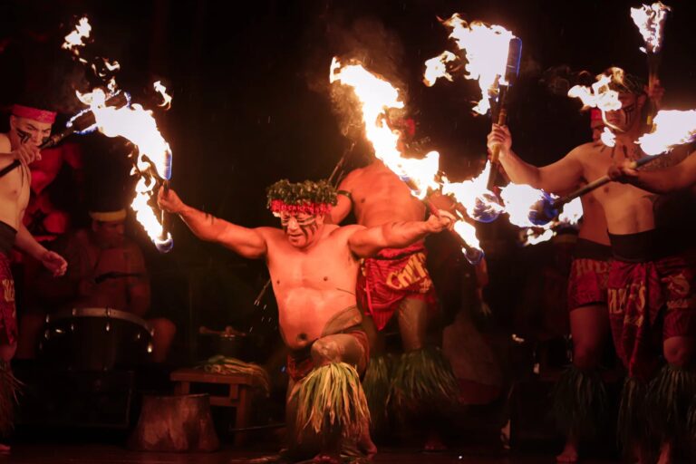 Immerse Yourself in a Classic Hawaiian Evening Experience