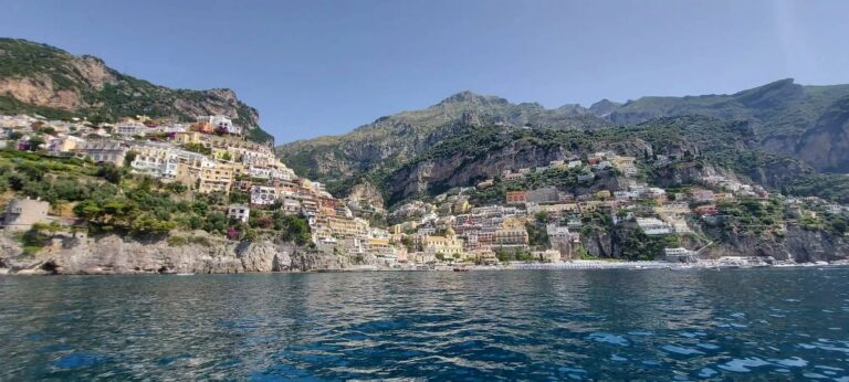 Navigare verso Capri: escursione privata in barca da Praiano