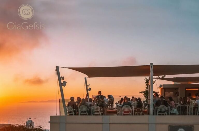Chasing the Golden Hour in Santorini’s Iconic Village