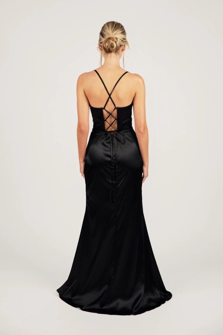 Elegant Eveningwear with a Customisable Silhouette